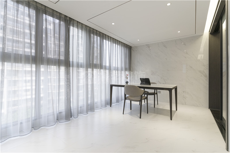 一品尊府220平陽臺裝修實景圖