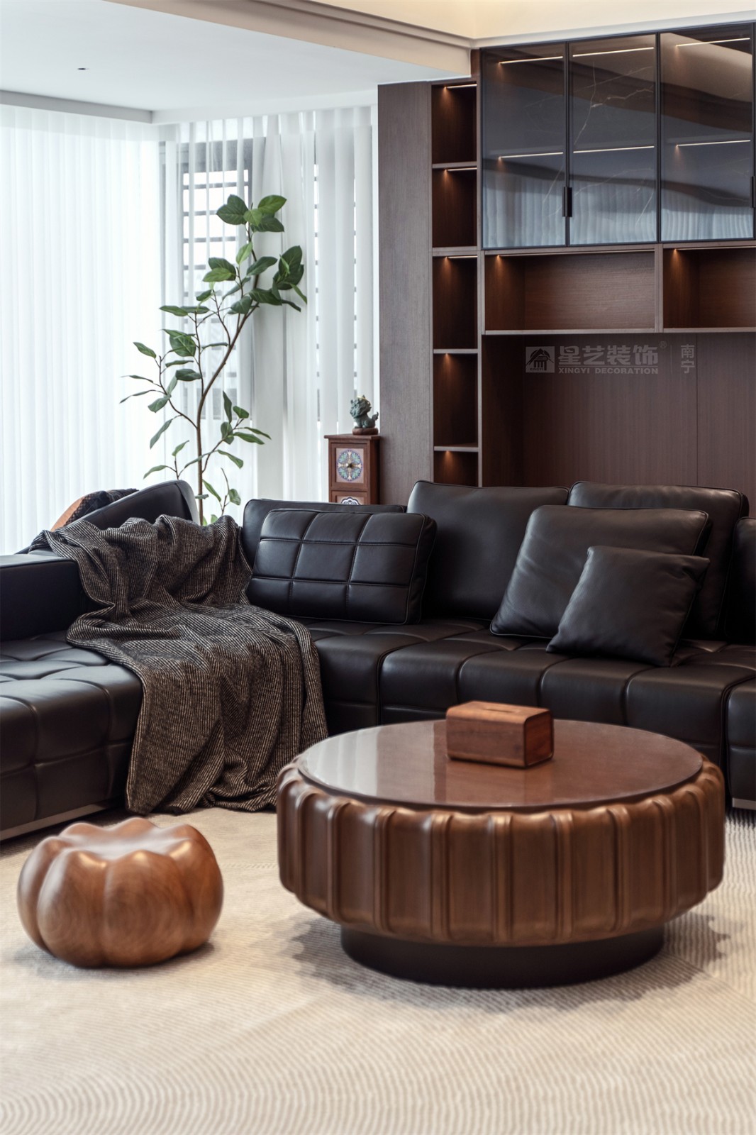 華潤西園潤府143平意式輕奢客廳裝修完工實景圖