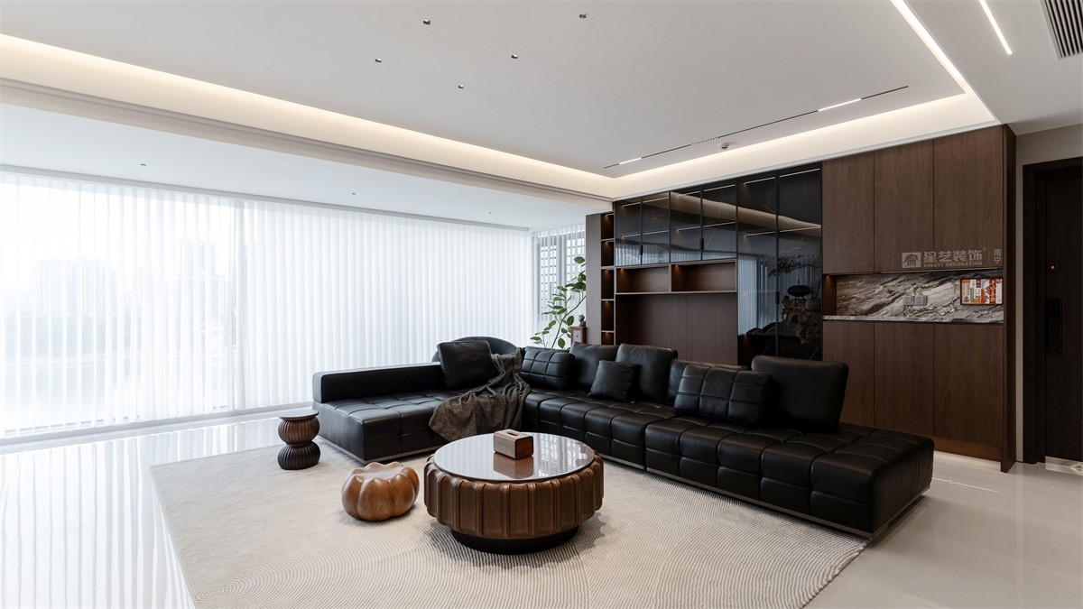 華潤西園潤府143平意式輕奢客廳裝修完工實景圖