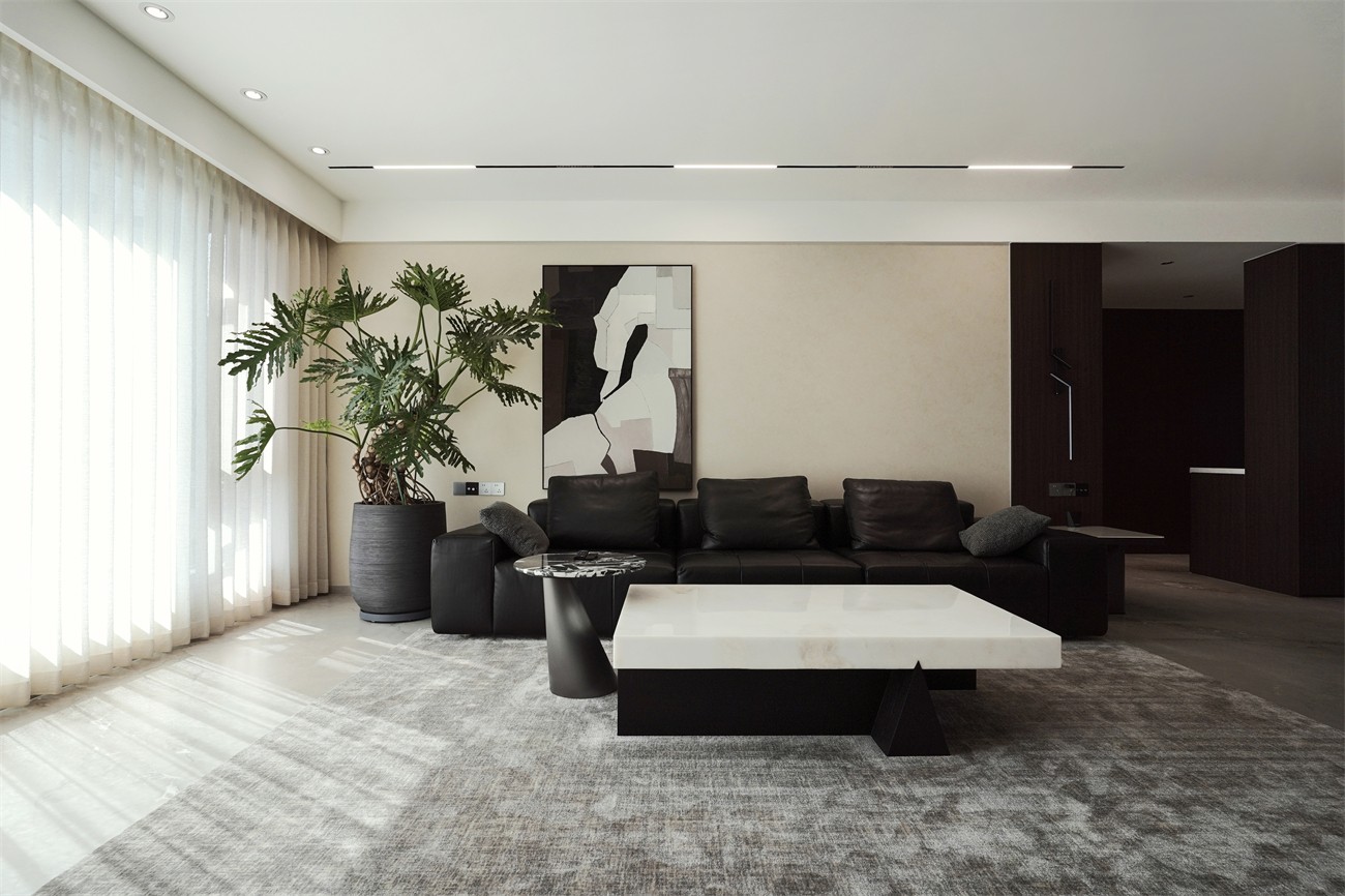 中海湖上景明意式輕奢137平客廳裝修實(shí)景圖