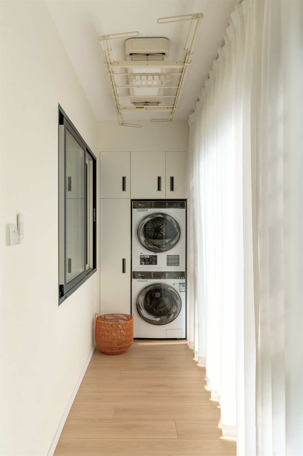 保利領(lǐng)秀廣場75平奶油風(fēng)陽臺裝修實景圖