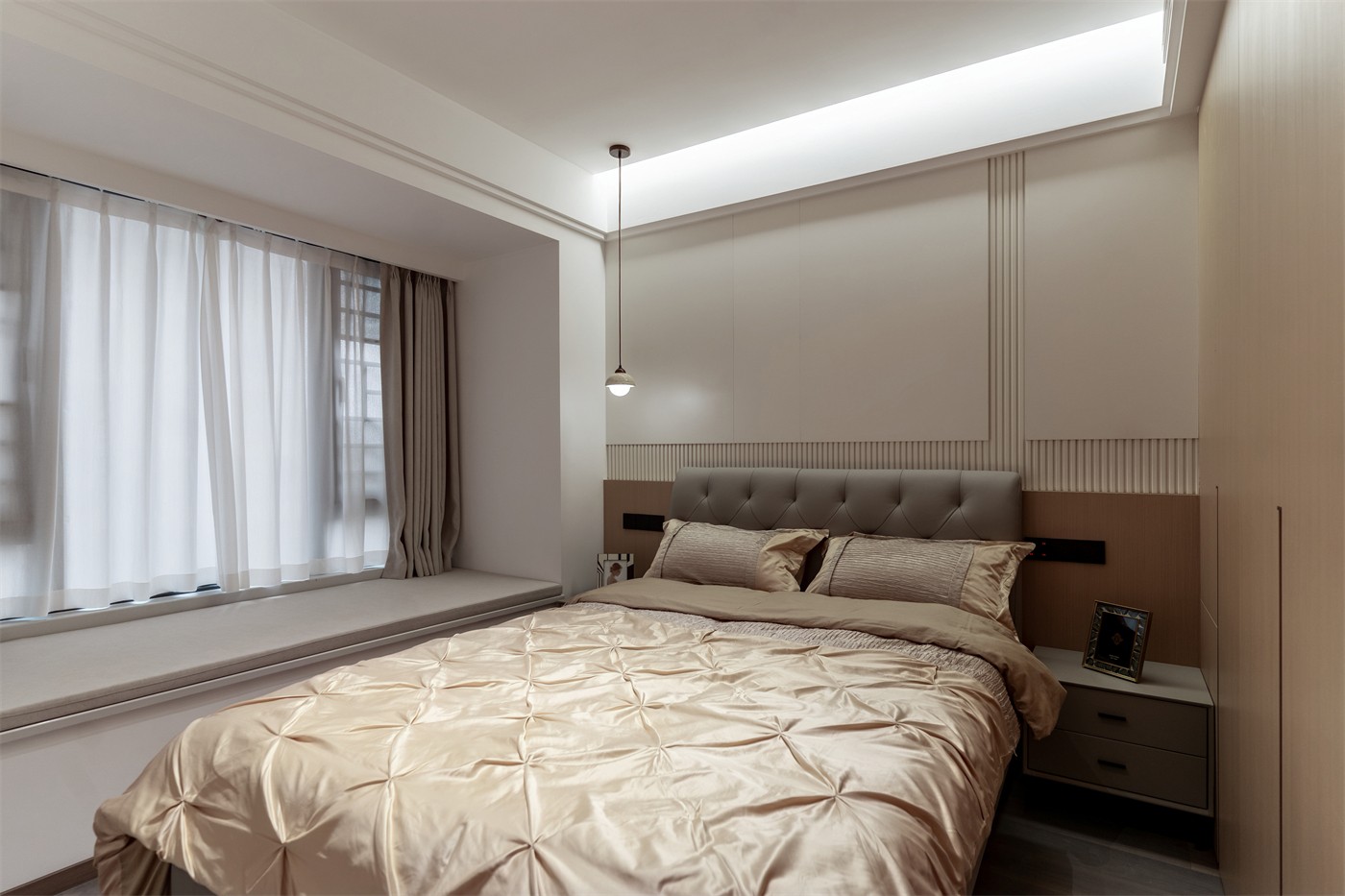 保利冠江墅143平意式輕奢臥室裝修完工實(shí)景圖