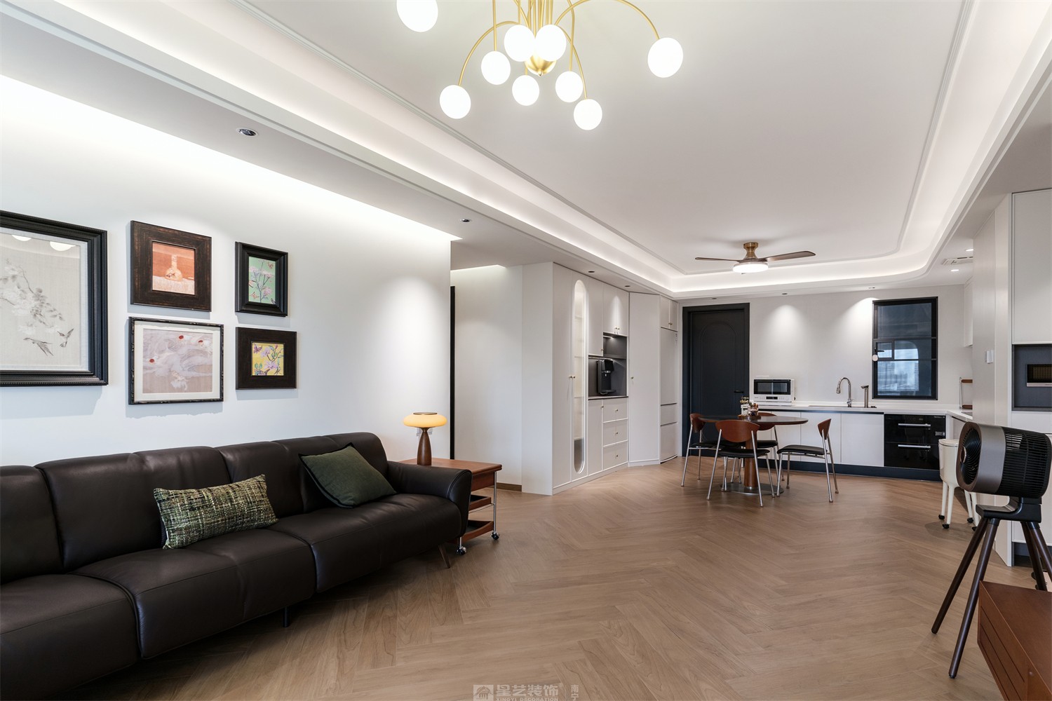 華潤中山府113平法式中古客廳裝修完工實(shí)景圖