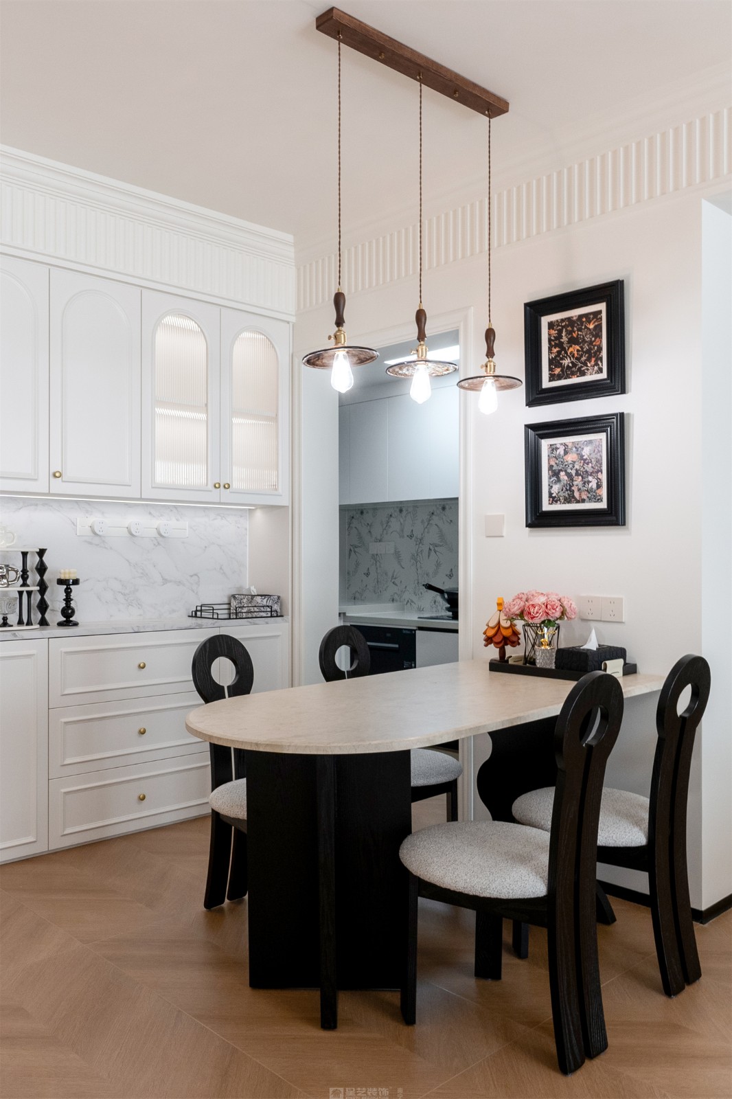 東方尊府118平中古風(fēng)餐廳裝修完工實(shí)景圖