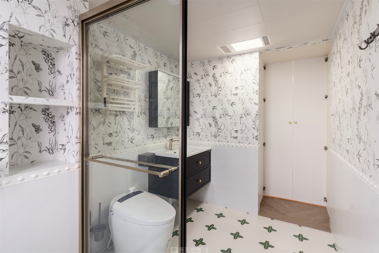 華潤中山府113平法式中古衛(wèi)生間裝修完工實(shí)景圖