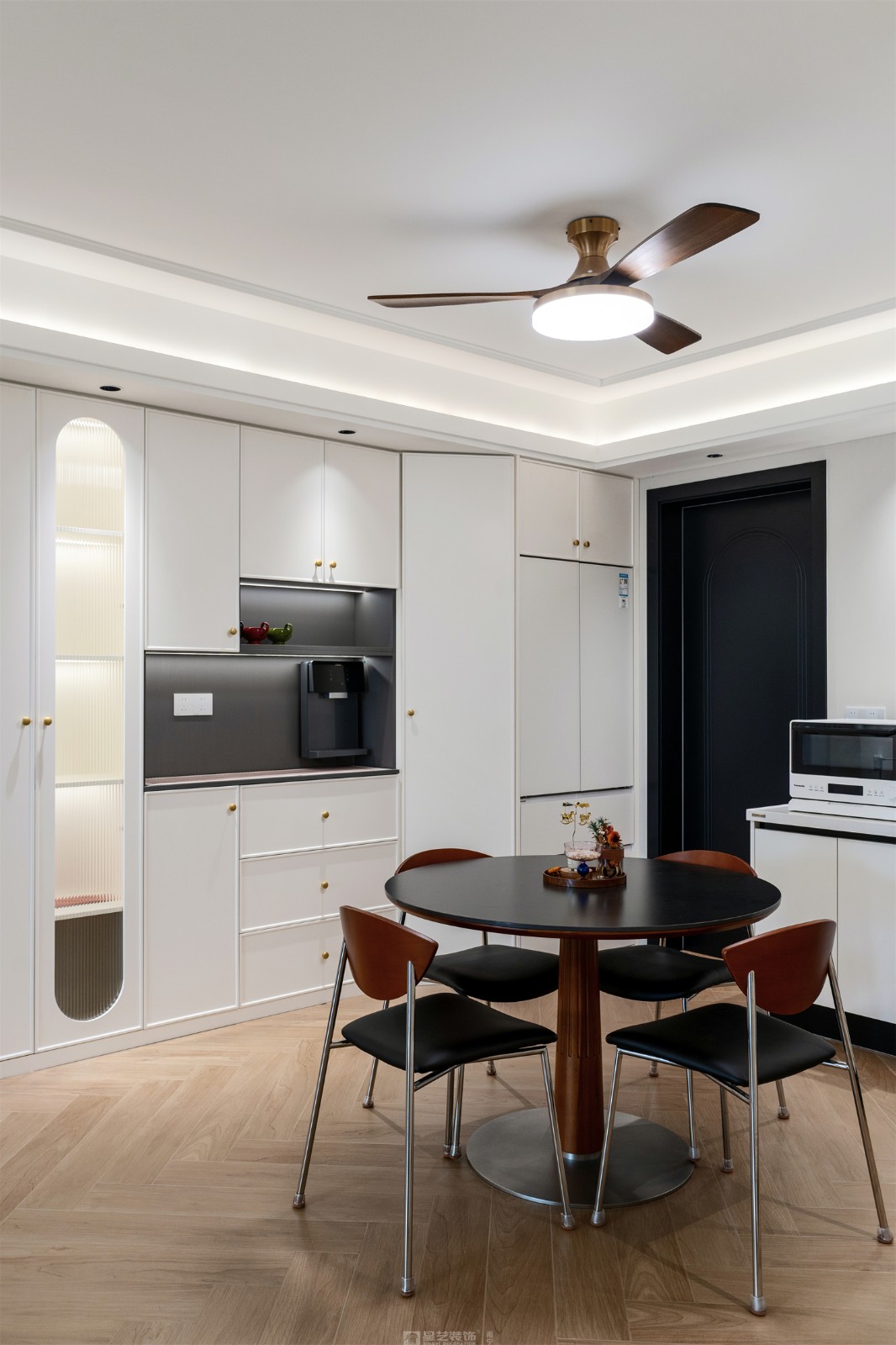 華潤中山府113平法式中古餐廳裝修完工實(shí)景圖